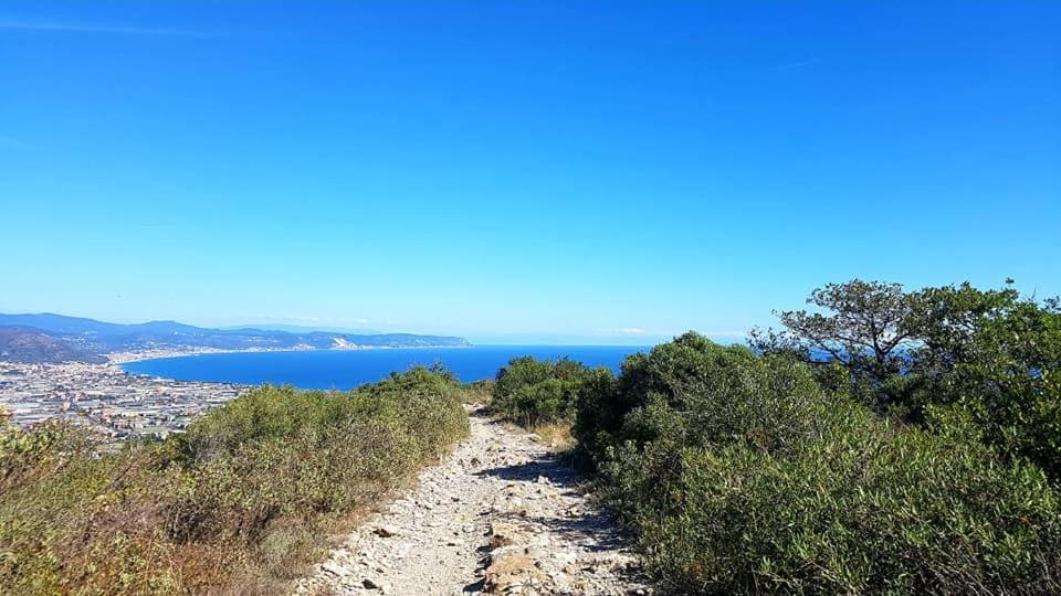 Salvia E Rosmarino - Affittacamere In Liguria Villanova d'Albenga Bagian luar foto