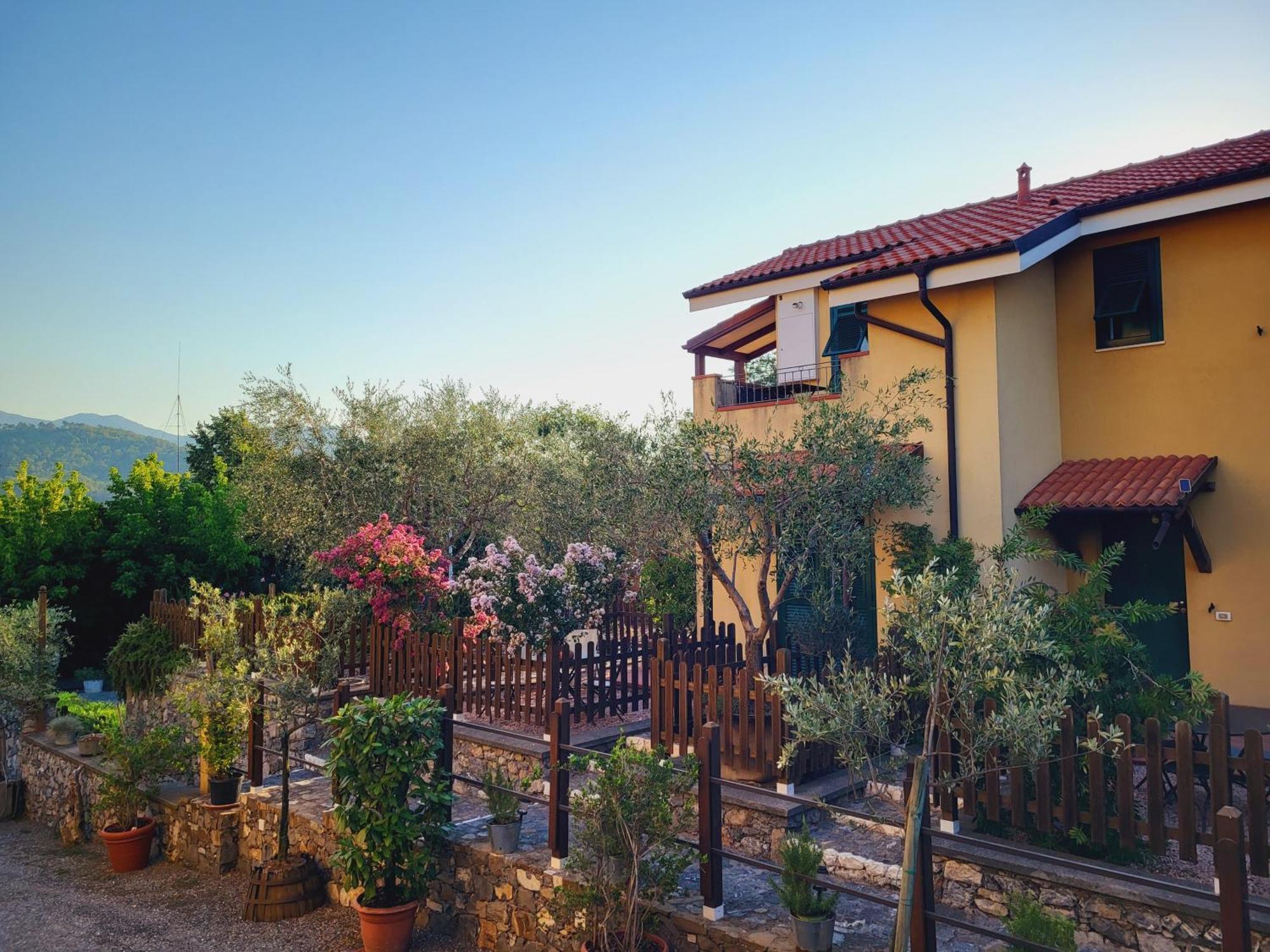 Salvia E Rosmarino - Affittacamere In Liguria Villanova d'Albenga Bagian luar foto