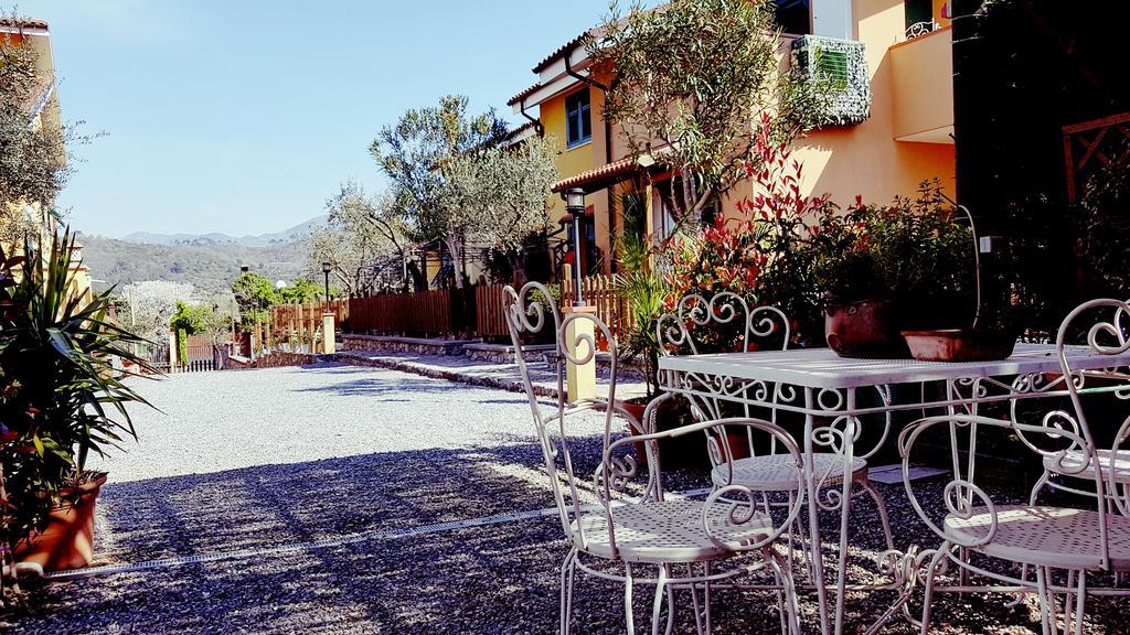 Salvia E Rosmarino - Affittacamere In Liguria Villanova d'Albenga Bagian luar foto